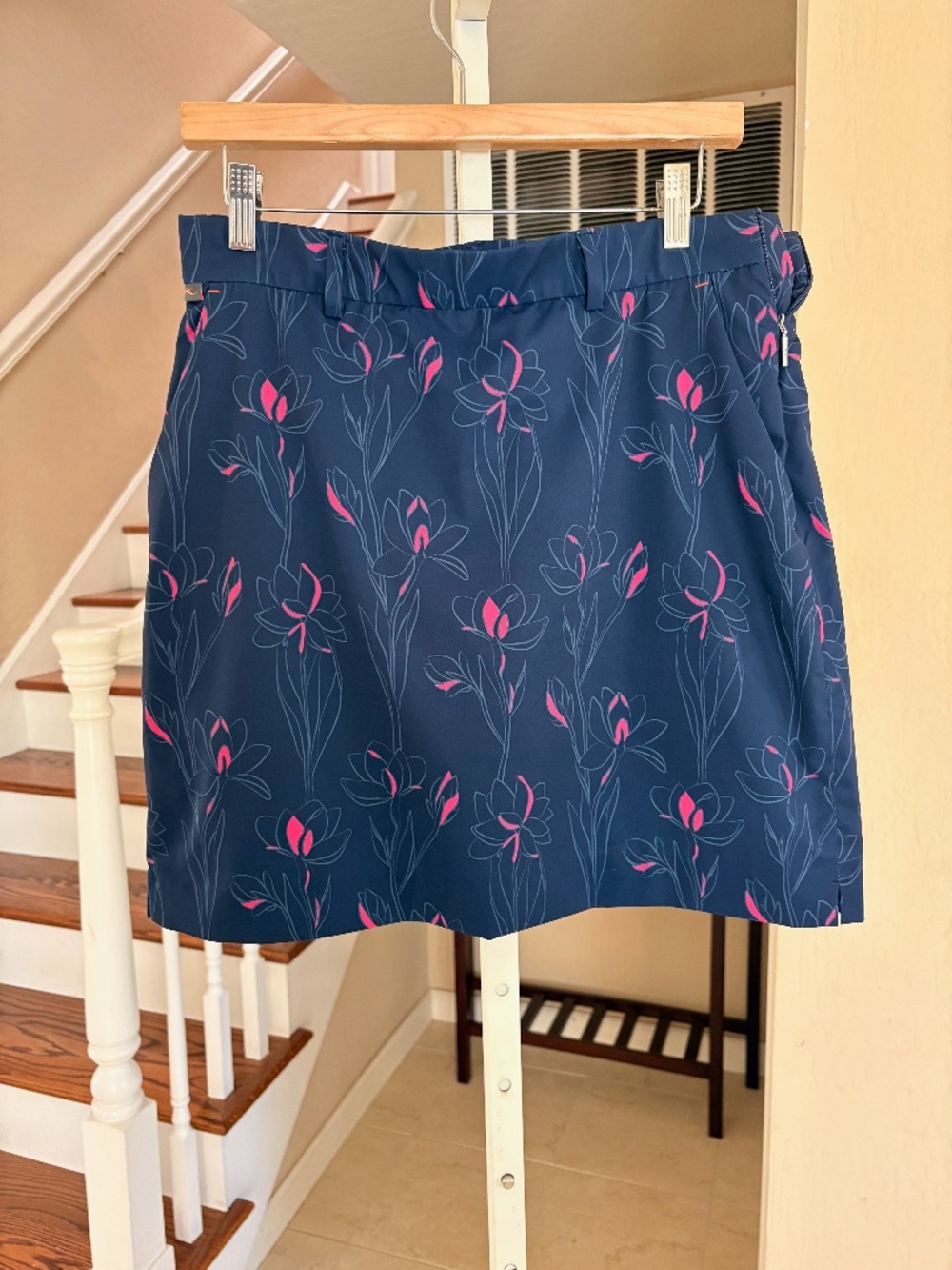 NWOT KJUS Navy & Pink Floral Golf Casual Skort Skirt Stretch Size 38 M